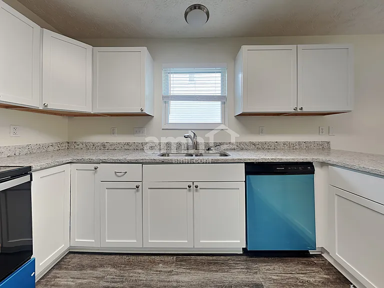 918 Arthur St — Photo 3