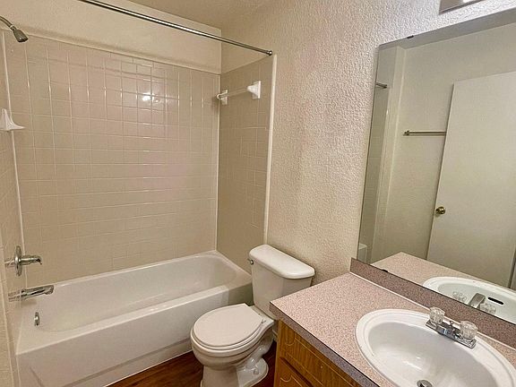 4th image of 4409 Abigail Dr