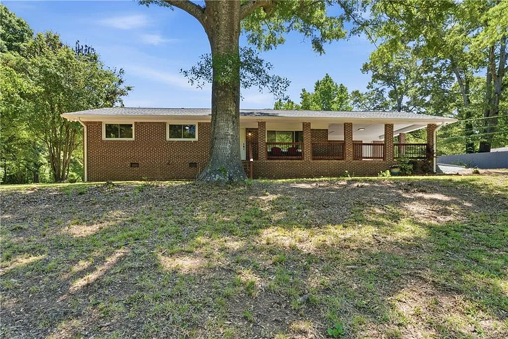 3 bed, 2.0 bath, 1305 sqft, $2,150 — Photo 1