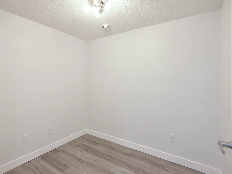 4 Trafford Pl NW #R — Photo 17