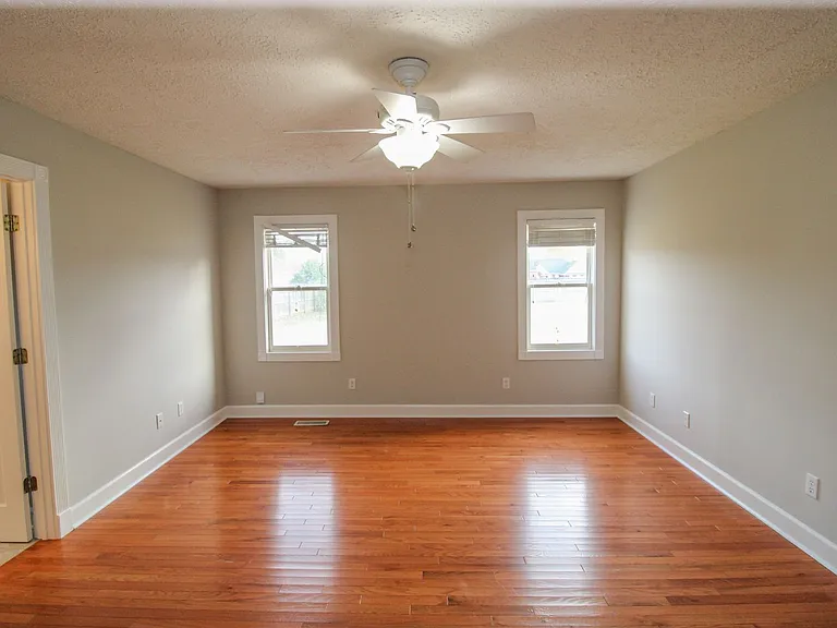 17524 Martin Dr — Photo 18