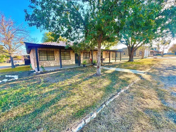 433 Fort Clark Rd, Brackettville, TX 78832