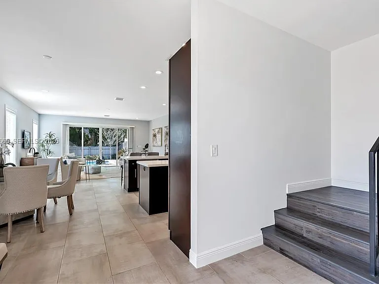 1031 NE 13th Ave — Photo 13
