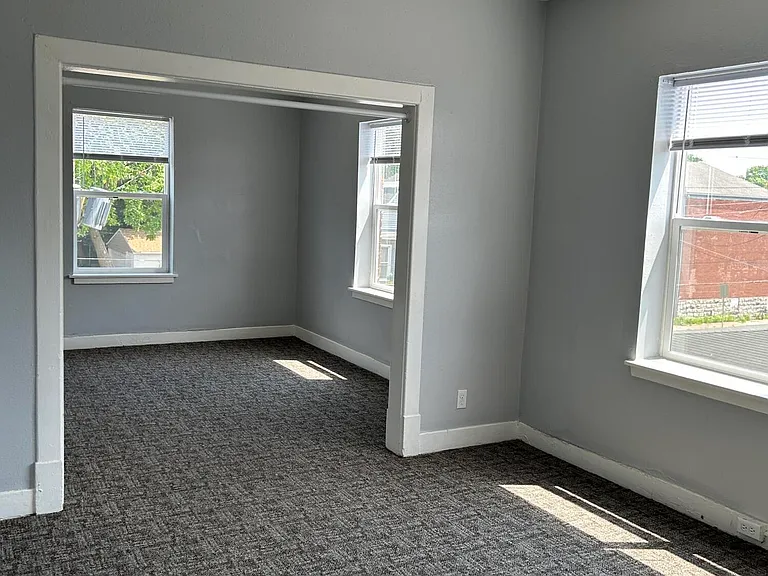 956 S Floyd St #4 — Photo 1