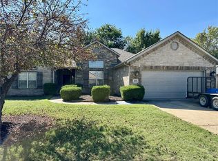 4989 W Homespun Dr, Fayetteville, AR 72704