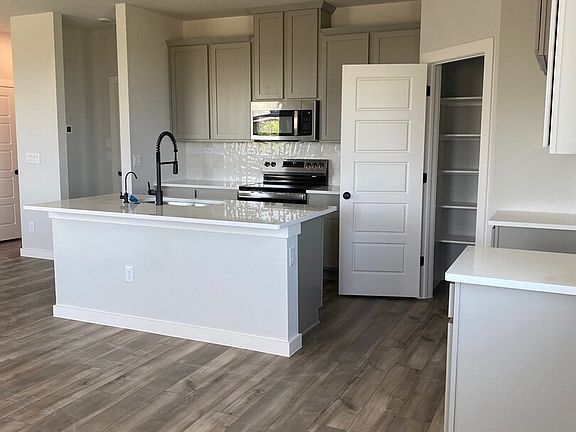 3rd image of 727 Langston Lane
