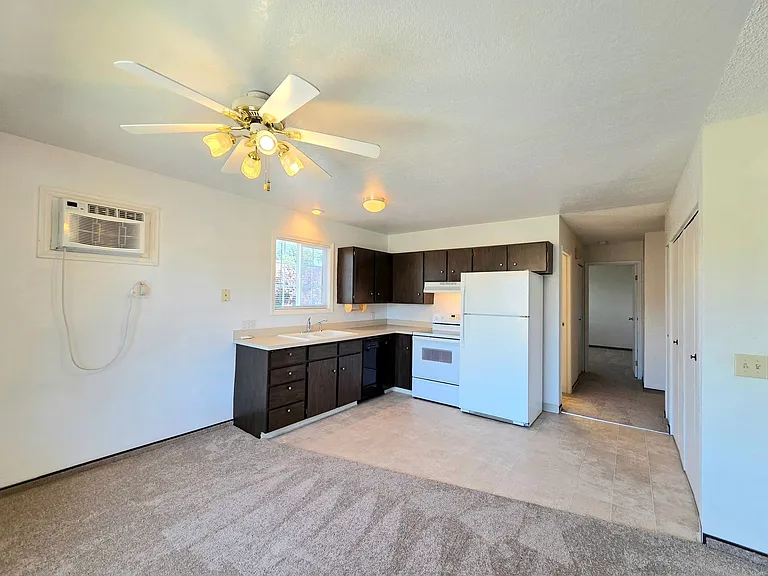 939 N Baker Ave — Photo 19