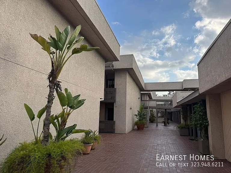 15215 Magnolia Blvd #110 — Photo 21