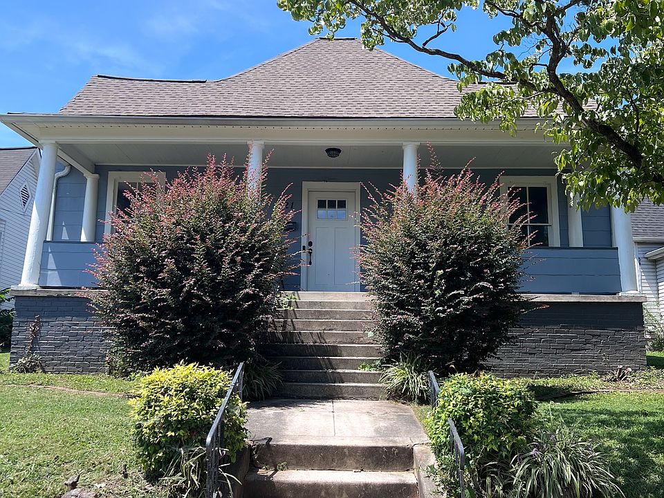 1st image of 221 E Quincy Ave