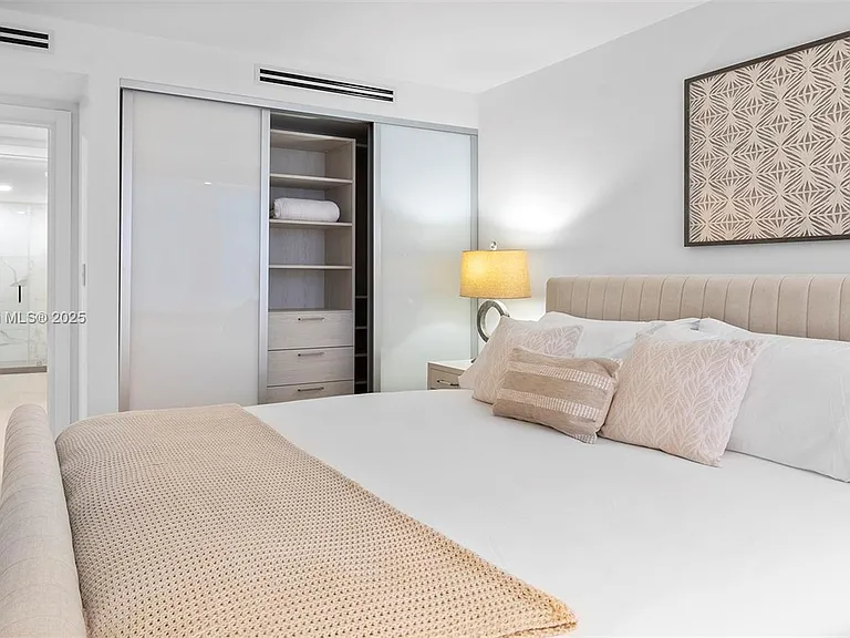 2301 Collins Ave #641 — Photo 20