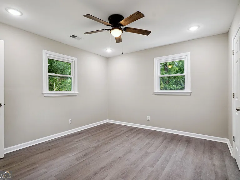 3583 Steinhauer Rd NE — Photo 9