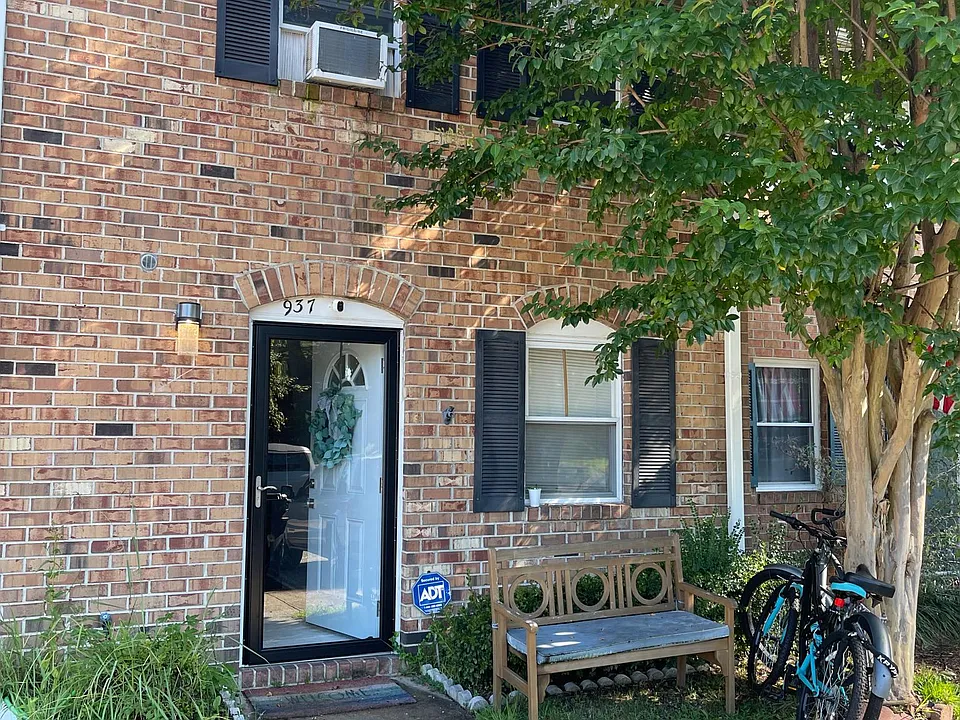 937 Indian Cir