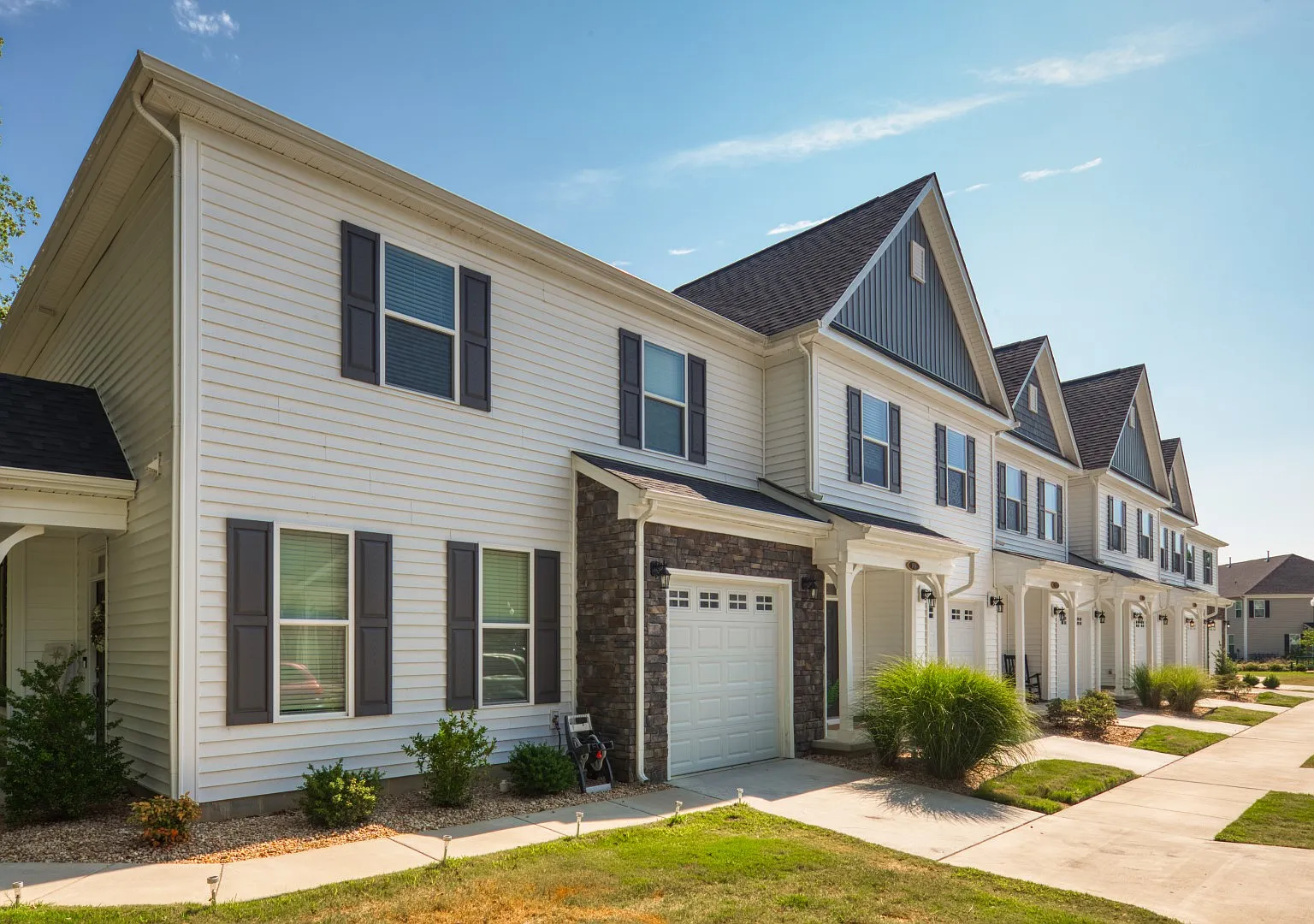 Hillpoint Preserve Townhome Apartments — Photo 4