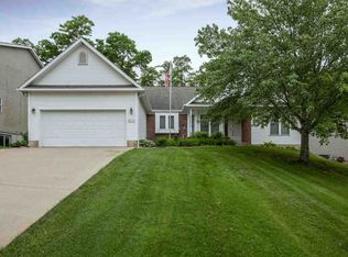 614 N 4th St, Le Claire, IA