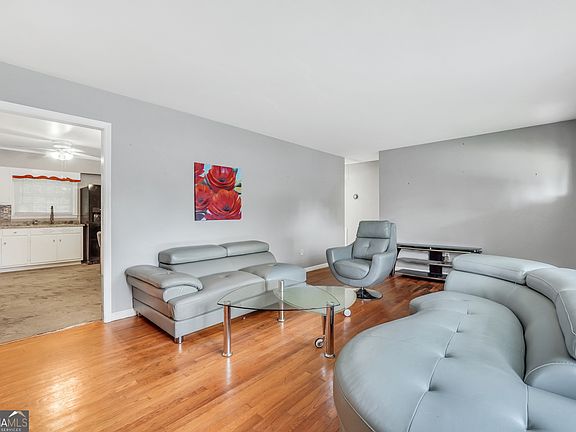 4th image of 105 Upson Ave