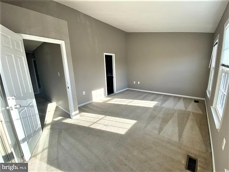6183 Wellington Commons Dr — Photo 12