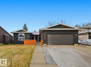 2722 104a St NW, Edmonton, AB T6J 4C3