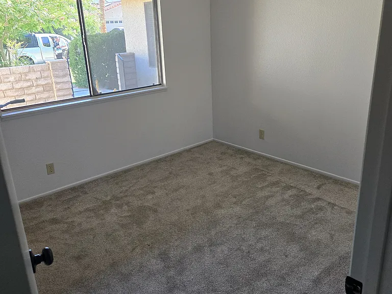 713 W Howell Ave — Photo 17