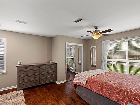 3rd image of 2421 Stonewood Dr
