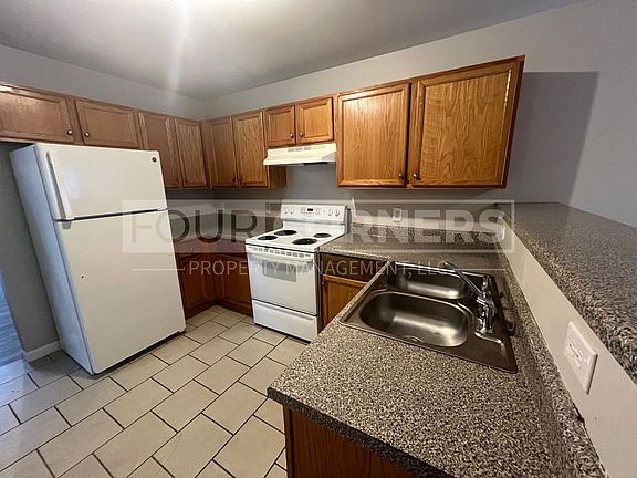 3rd image of 3939 Overland Hts APT B
