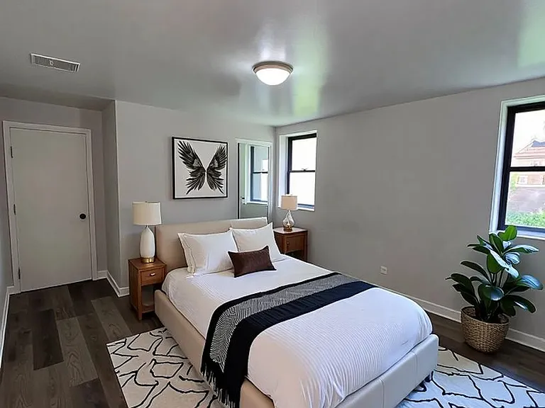 5718 N Mozart St — Photo 4