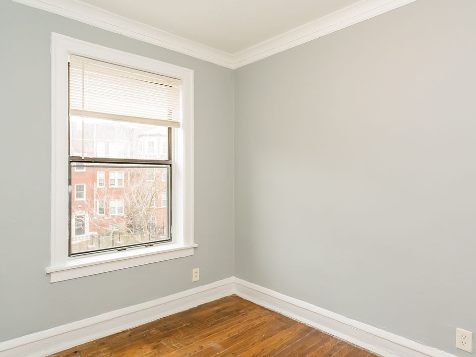 1st image of 6949-59 S Paxton Ave E #11162193