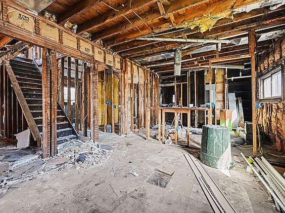 5th image of 606 8th St