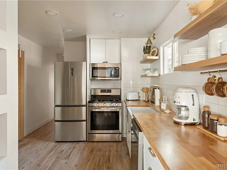 325 E Barker Blvd — Photo 26