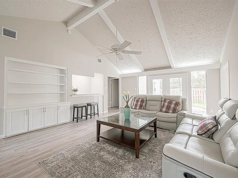 6107 Sanford Rd — Photo 12