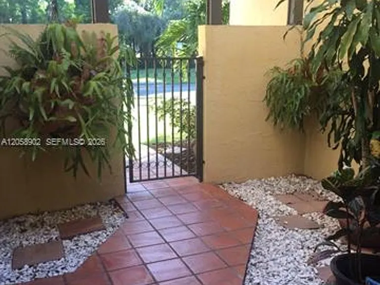 3917 Adra Ave #Townhouse E-46A — Photo 5