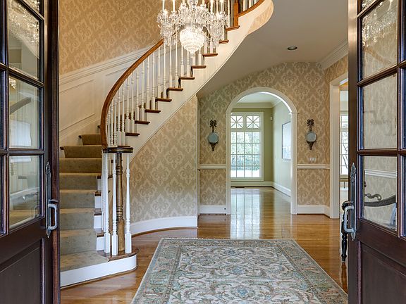 Custom curved staircase