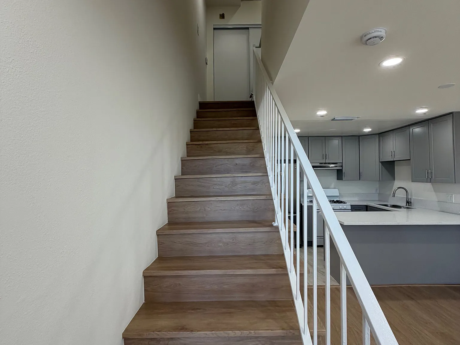 10441 McVine Ave — Photo 2