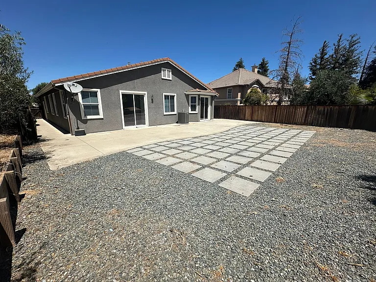 2608 Saint Andrews Dr — Photo 35