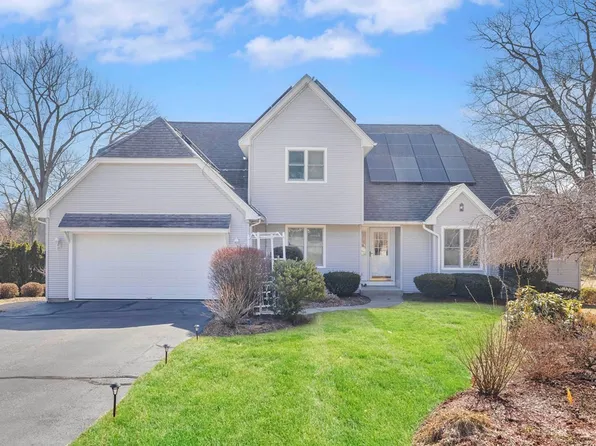 6 Townview Cir, East Longmeadow, MA 01028