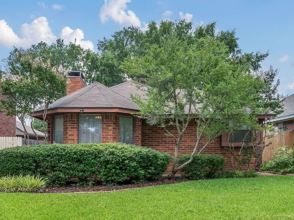 744 Red Oak Dr, Lewisville, TX 75067