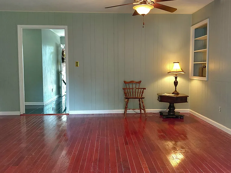 874 Hollyridge Dr — Photo 12