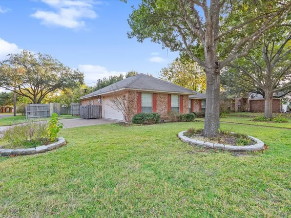 10700 Apache Dr, Woodway, TX 76712