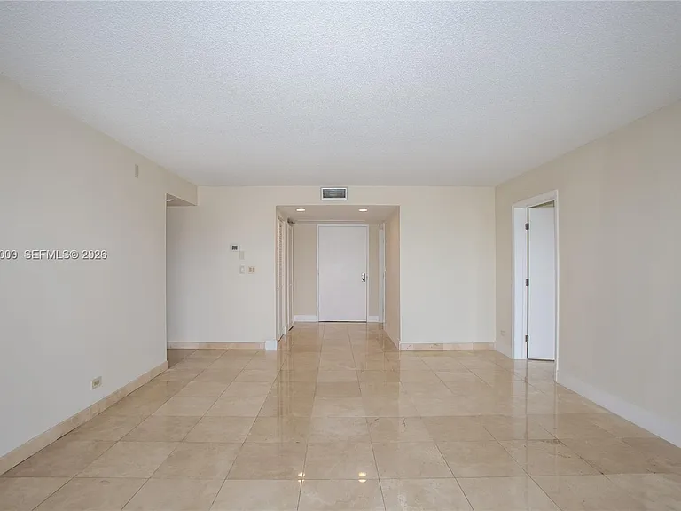 1800 NE 114th St #1502 — Photo 8