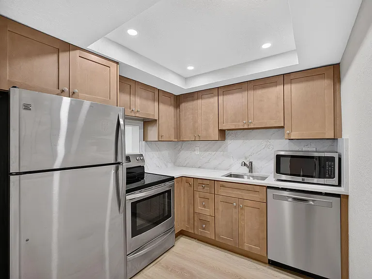 52 Yacht Club Dr #305 — Photo 27