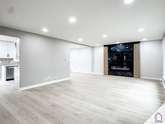 4th image of 23036 Lakeshore Dr