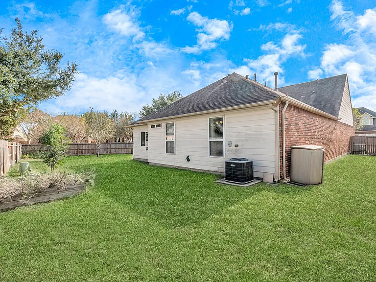 6630 Larocke Trl — Photo 45