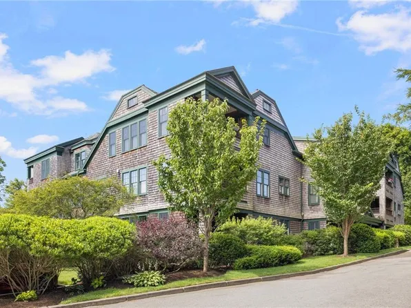 35 Knowles Ct Unit 203, Jamestown, RI 02835
