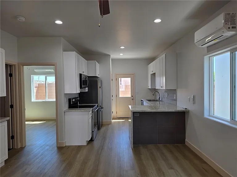 370 Riverfront Dr #2 — Photo 6