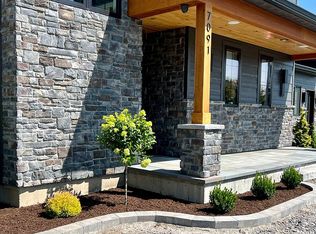 7091 Lakeshore Rd, Cicero, NY 13039