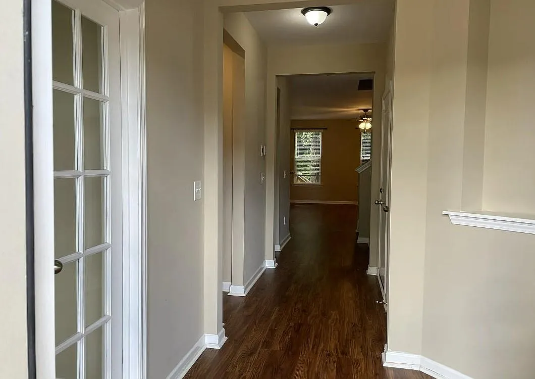 4 bed, 2704 sqft, $2,795 — Photo 2