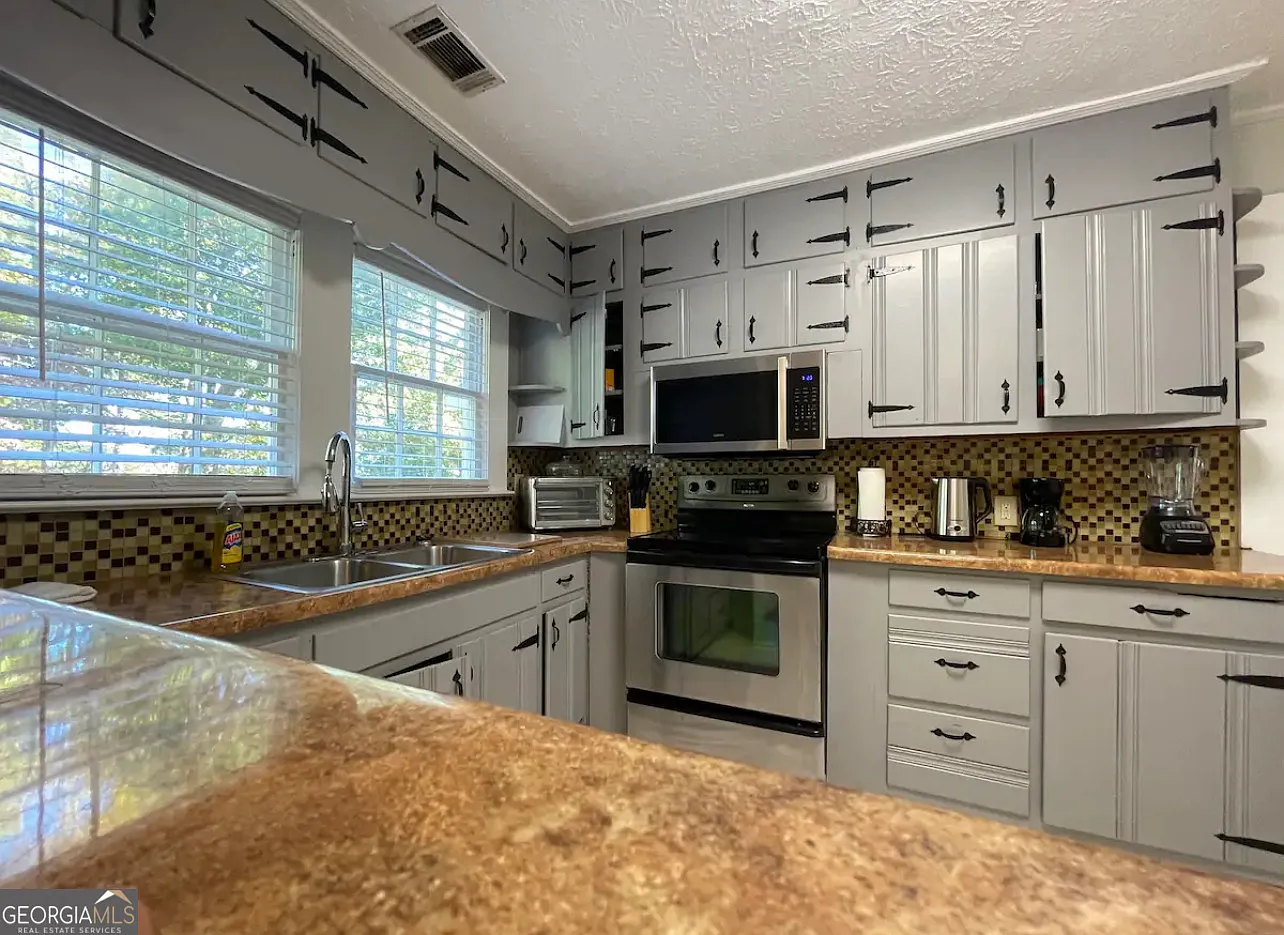 4 bed, 4.5 bath, 2000 sqft, $2,975 — Photo 3