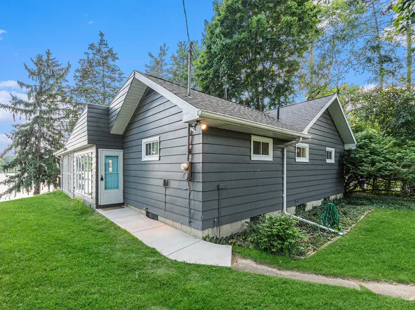 12579 Crystal Lake Dr S, Cement City, MI 49233