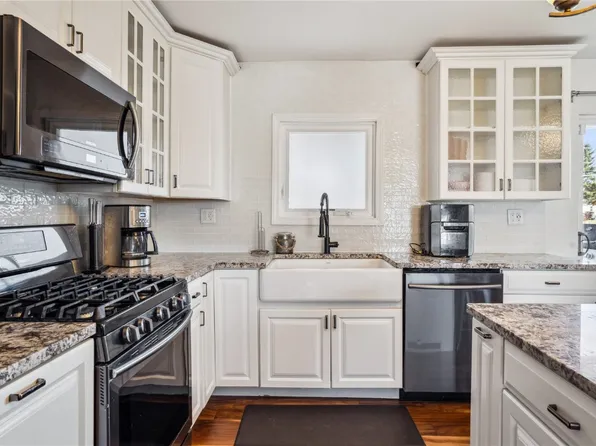 1560 47th St NE, Cedar Rapids, IA 52402