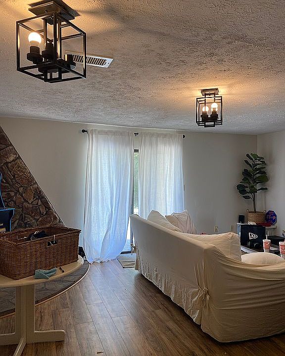 2nd image of 3284 Cypress Ln #3284