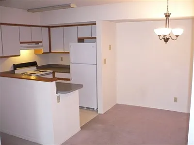 Kitchen/Dining Room - 4 Hartwell Ct #6